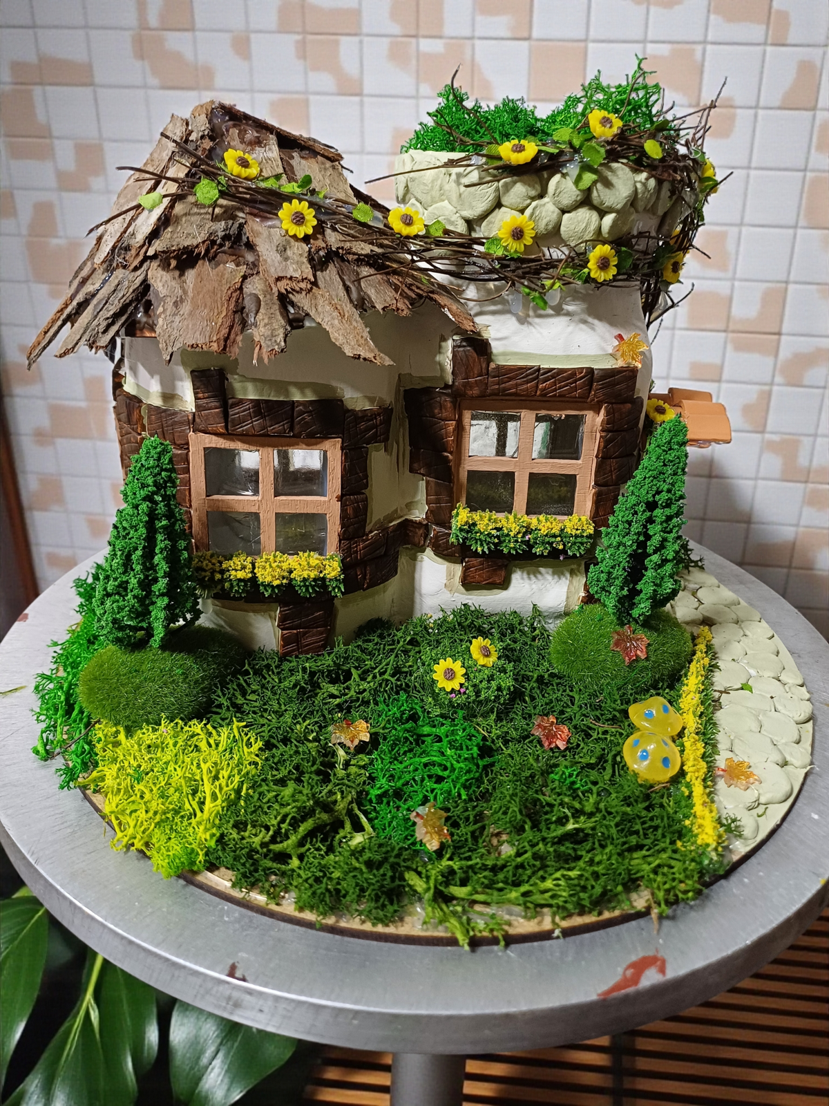 Sarmasaşıklı Kulübe Peri Evi – El Yapımı Seramik Dekor