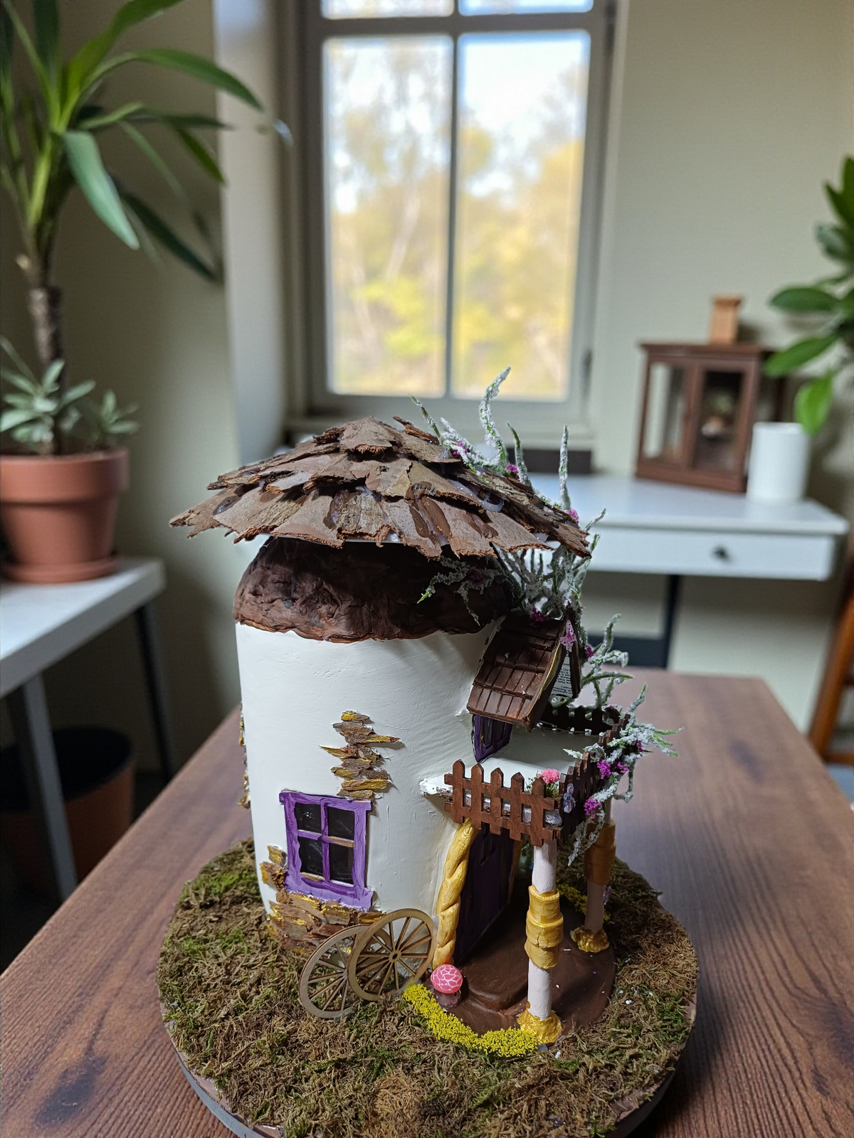 Her Mevsim Bahar Çiçekli Peri Evi – El Yapımı LED Dekor