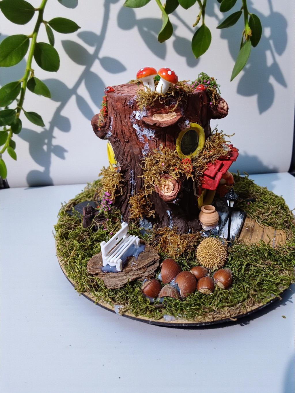 Köklerin Sırrı Hobbit Evi – El Yapımı Seramik LED Dekor