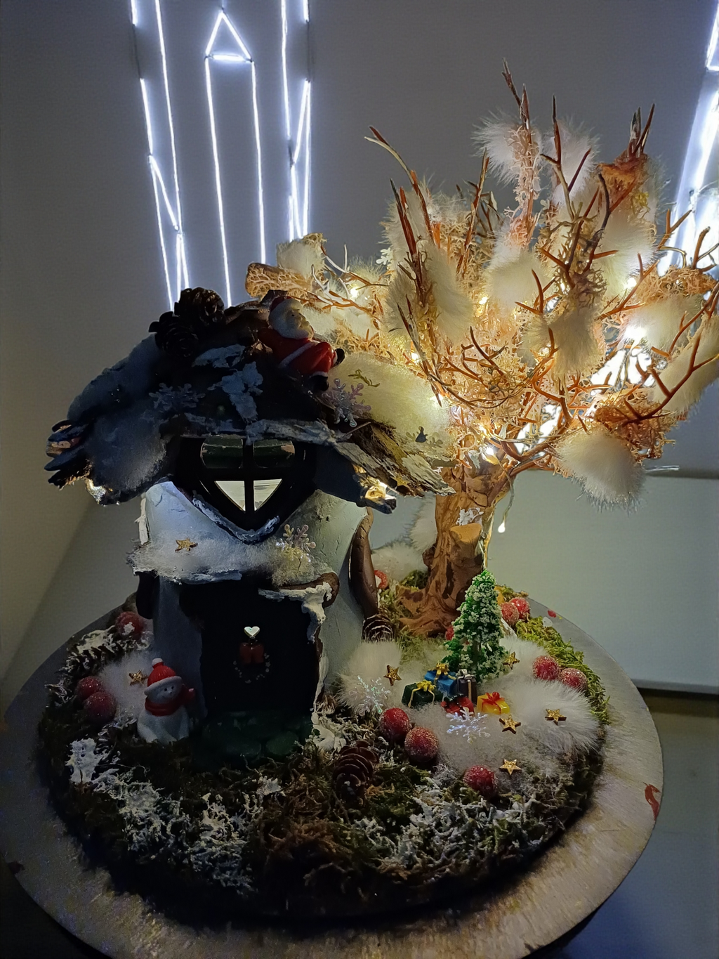 Karlı Kış Evi – El Yapımı Seramik LED Dekor
