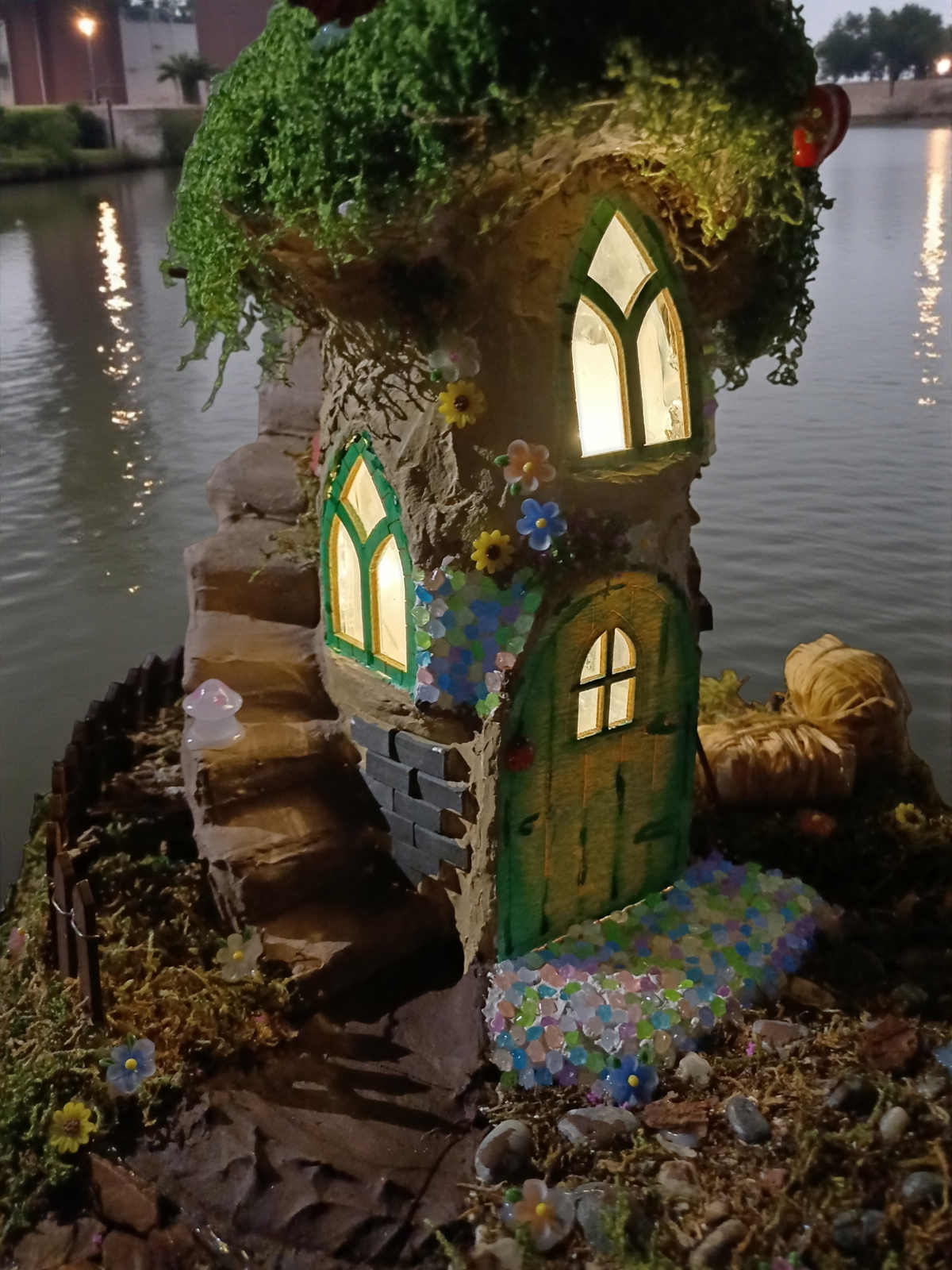Doğa Temalı LED Peri Evi – Karınlıkta Parlayan Taşlar