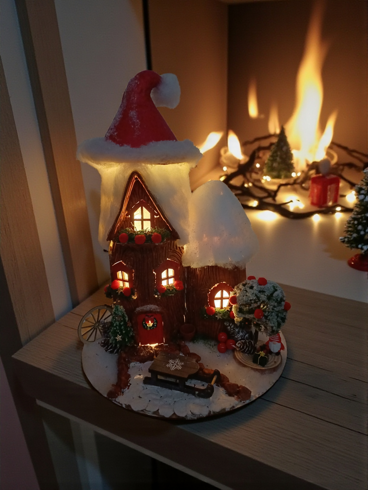 Noel Baba'nın Kuzey Kutbu Kulübesi – El Yapımı LED Dekor