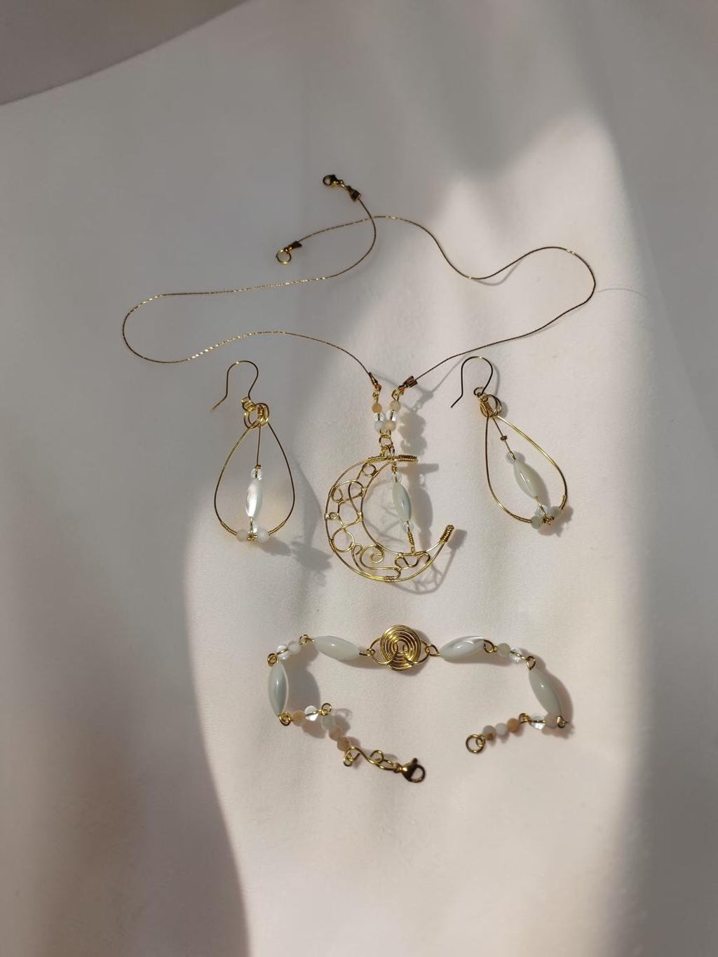 Handmade Mother of Pearl & Agate Filigree Jewelry Set – Crescent Moon Necklace, Bracelet & Earrings