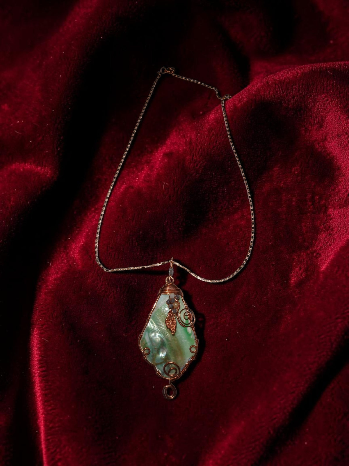 Handmade Seashell & Copper Wire Necklace – Crystal Beads, Copper Leaf, Ocean-Inspired Artisan Jewelry