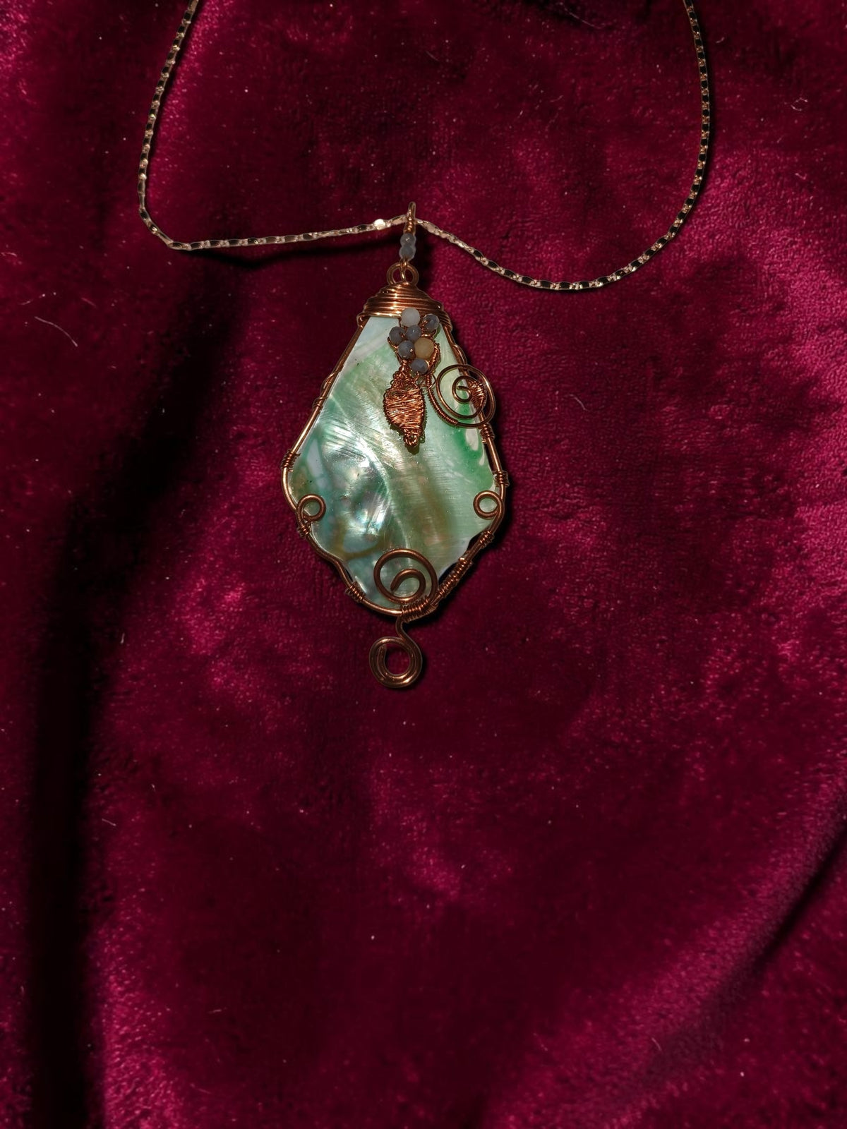 Handmade Seashell & Copper Wire Necklace – Crystal Beads, Copper Leaf, Ocean-Inspired Artisan Jewelry