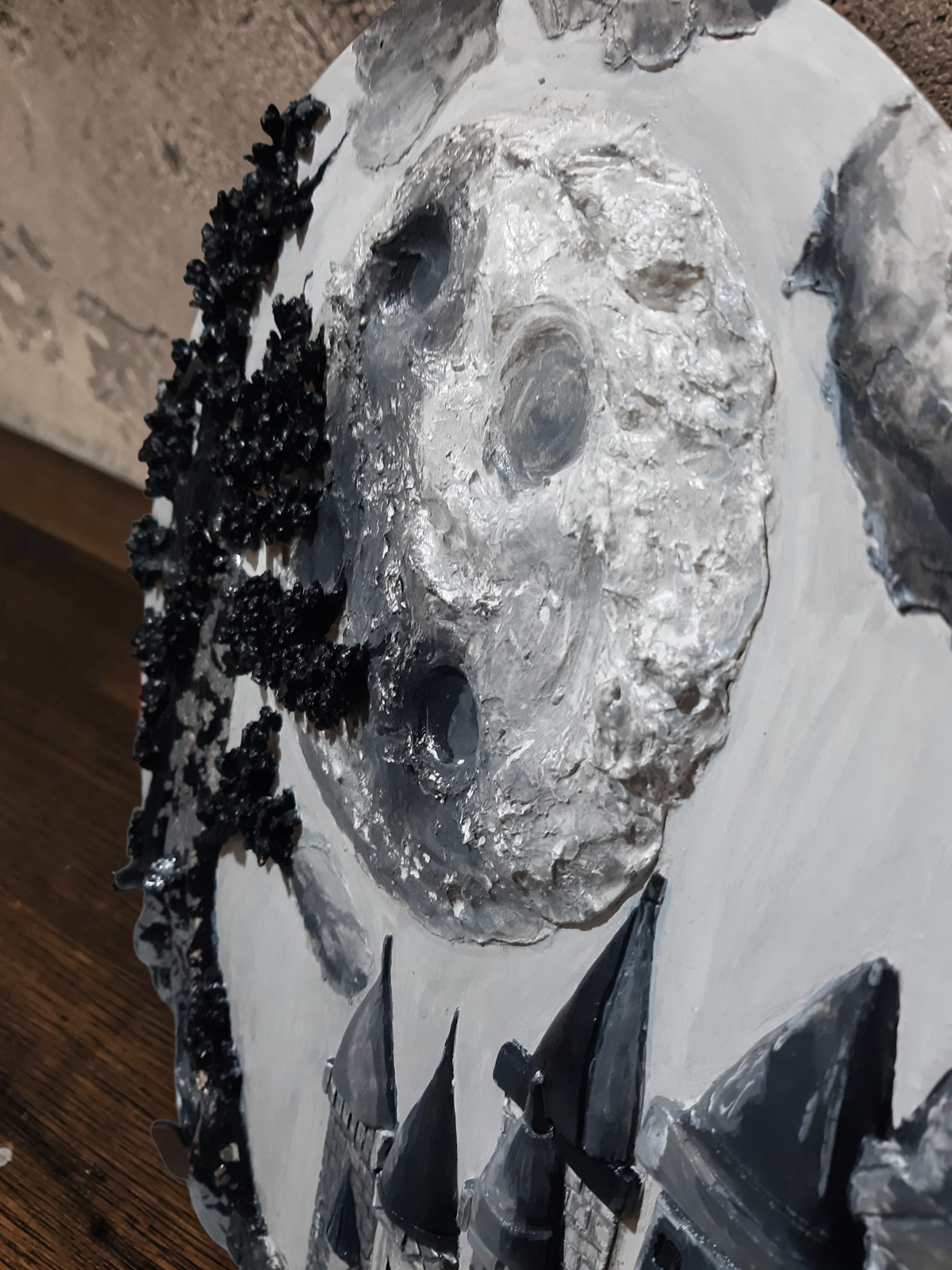 El Yapımı Gotik Ay & Şato Temalı Dekoratif 3D Tablo – Mistik Duvar Dekoru