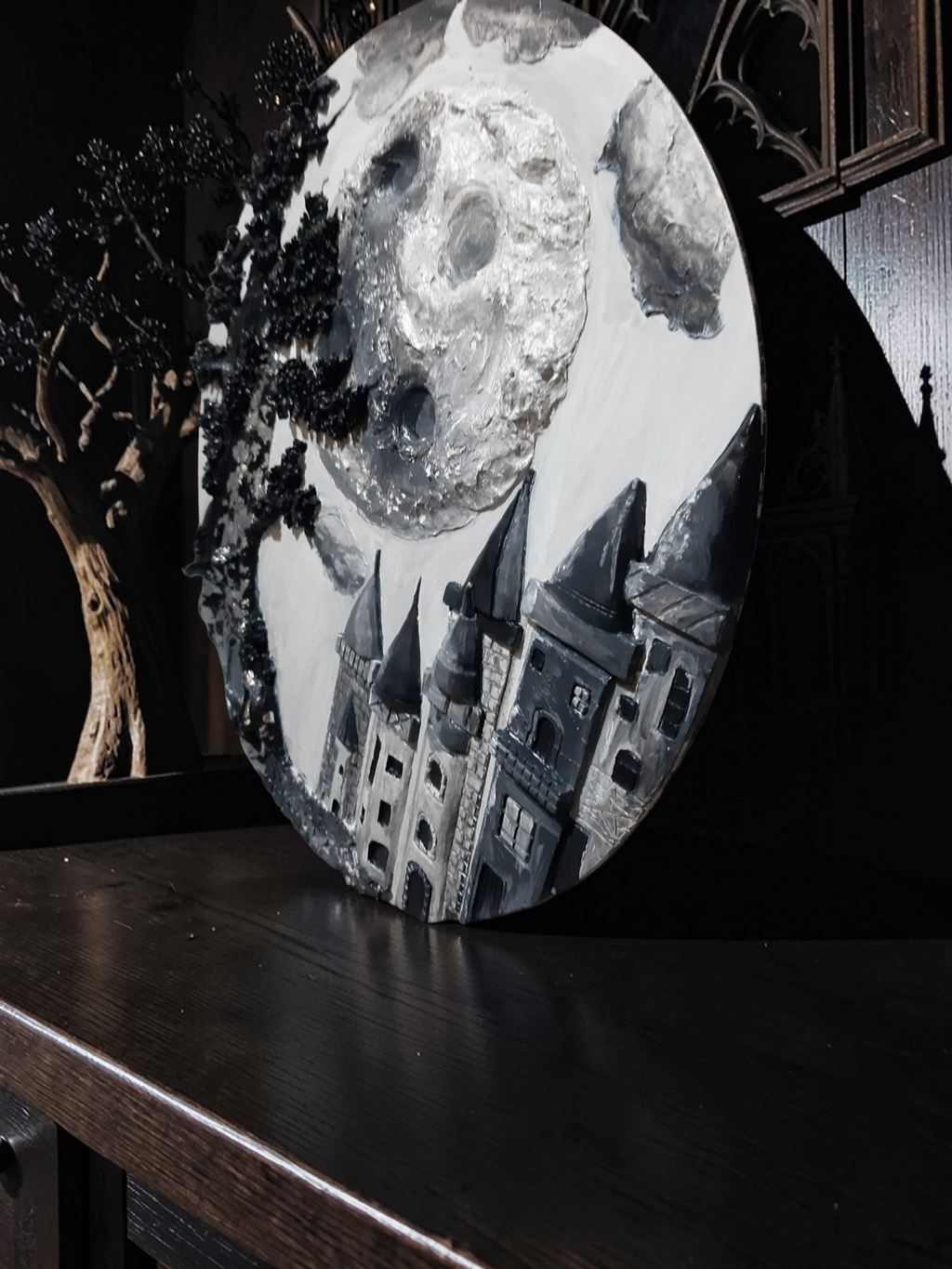 El Yapımı Gotik Ay & Şato Temalı Dekoratif 3D Tablo – Mistik Duvar Dekoru